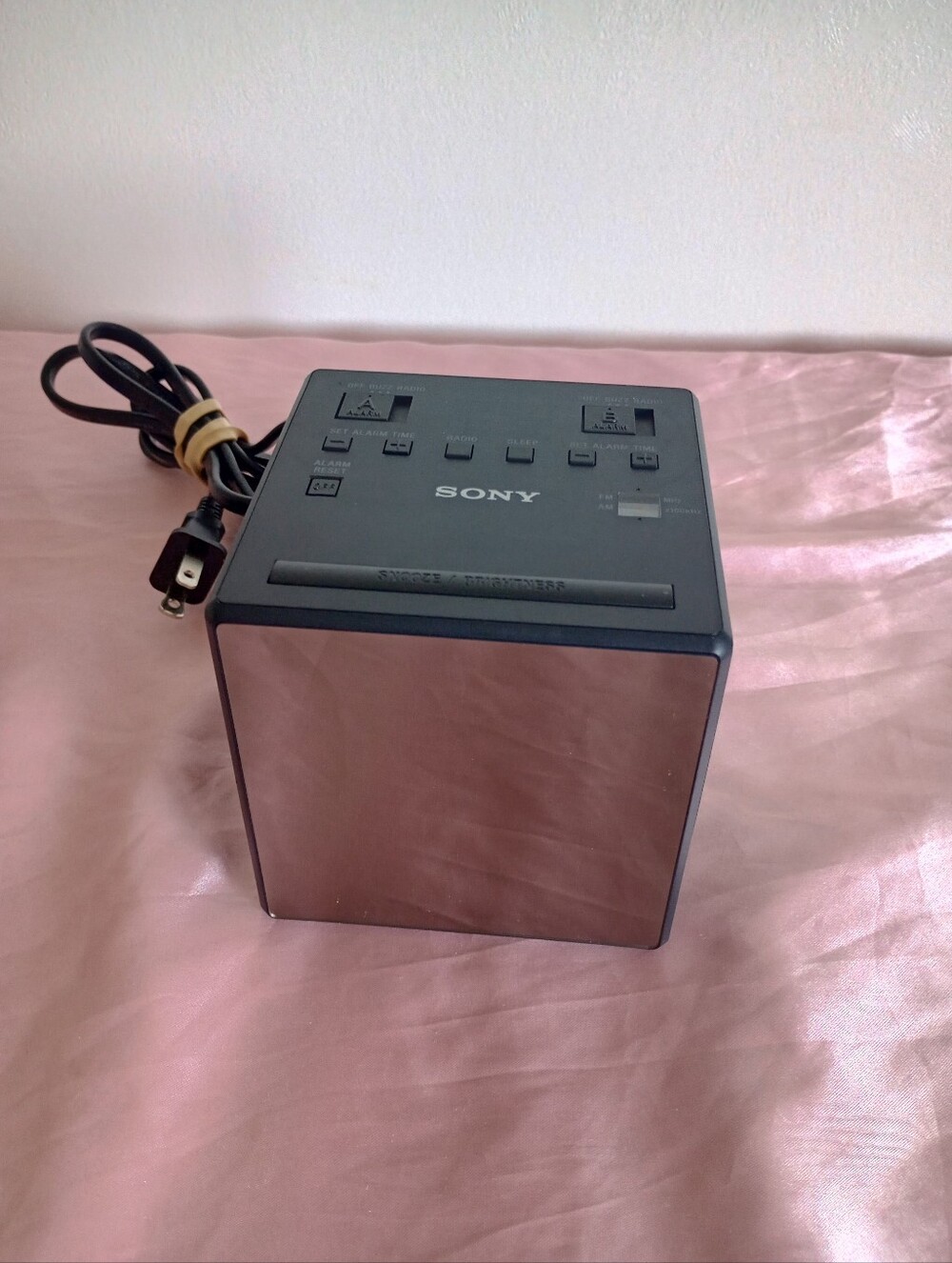 Sony ICF-C1T Cube FM/AM Clock Radio with Dual Alarm Clock Black